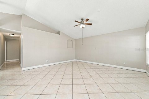 Villa ou maison à louer à Orlando, Floride: 3 chambres, 123.84 m2 № 2389339 - photo 4