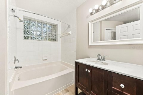 Villa ou maison à louer à Orlando, Floride: 3 chambres, 123.84 m2 № 2389339 - photo 12