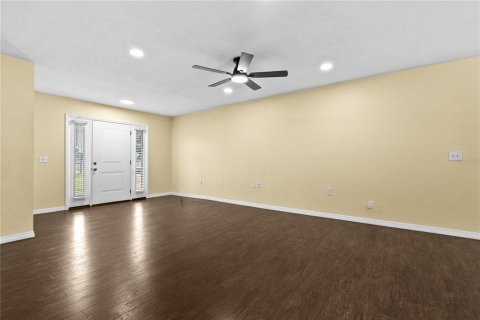 House in Fish Hawk, Florida 3 bedrooms, 144.83 sq.m. № 1744170 - photo 12