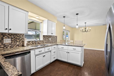 House in Fish Hawk, Florida 3 bedrooms, 144.83 sq.m. № 1744170 - photo 10