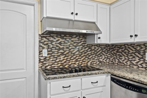 House in Fish Hawk, Florida 3 bedrooms, 144.83 sq.m. № 1744170 - photo 6