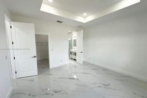 House in Lehigh Acres, Florida 3 bedrooms № 1944781 - photo 4