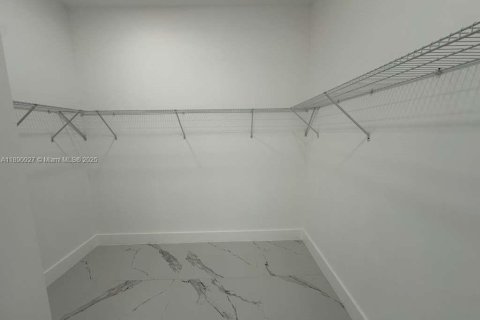 House in Lehigh Acres, Florida 3 bedrooms № 1944781 - photo 7