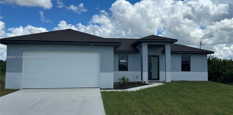 House in Lehigh Acres, Florida 3 bedrooms № 1944781