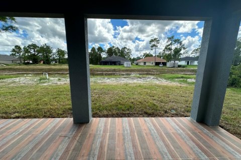 House in Lehigh Acres, Florida 3 bedrooms № 1944781 - photo 12