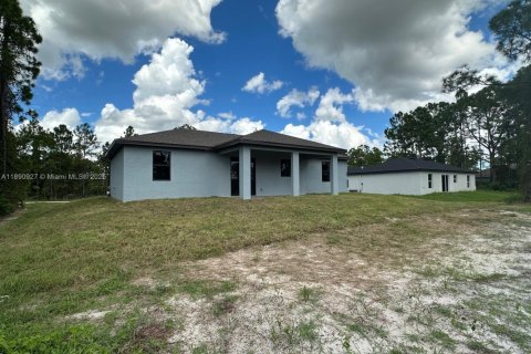 House in Lehigh Acres, Florida 3 bedrooms № 1944781 - photo 13
