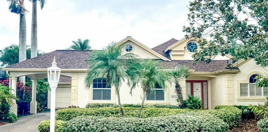 House in Bradenton, Florida 4 bedrooms, 209.12 sq.m. № 1900789