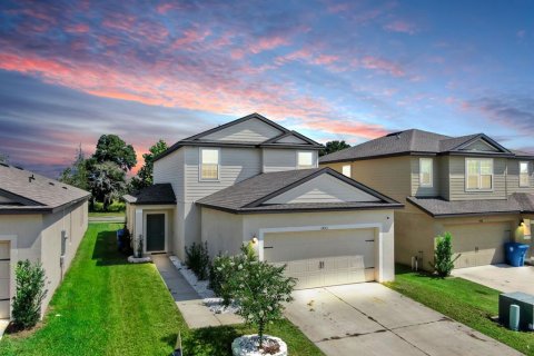 House in Brooksville, Florida 5 bedrooms, 209.12 sq.m. № 1917612 - photo 1