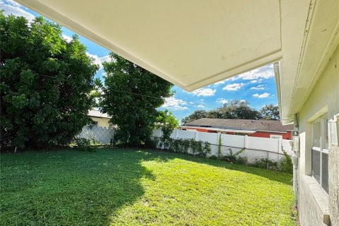 Villa ou maison à vendre à Sarasota, Floride: 3 chambres, 111.58 m2 № 2416923 - photo 24