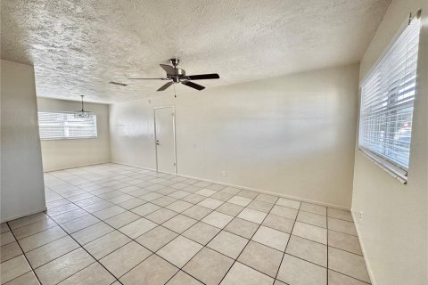 Villa ou maison à vendre à Sarasota, Floride: 3 chambres, 111.58 m2 № 2416923 - photo 4