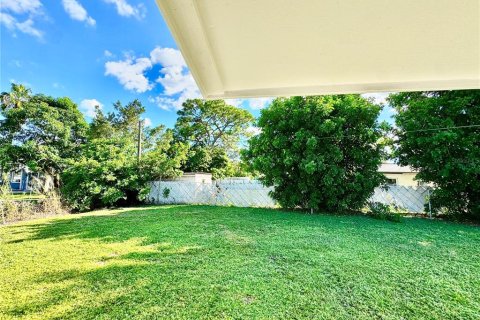 Villa ou maison à vendre à Sarasota, Floride: 3 chambres, 111.58 m2 № 2416923 - photo 21