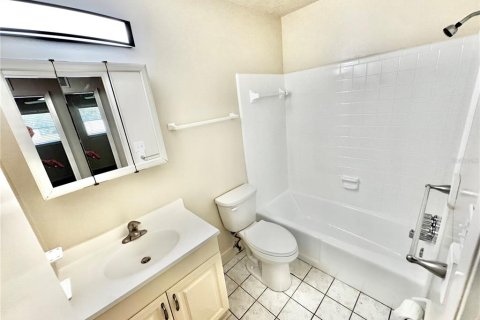 Villa ou maison à vendre à Sarasota, Floride: 3 chambres, 111.58 m2 № 2416923 - photo 16