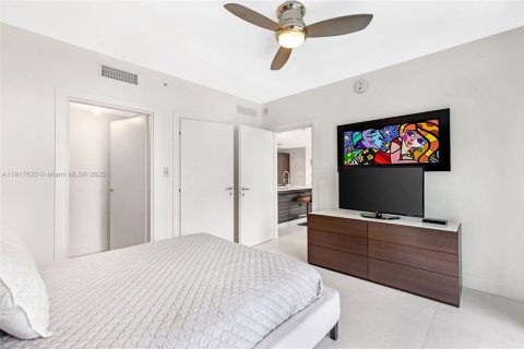 Condo in Miami, Florida, 2 bedrooms  № 1972295 - photo 15
