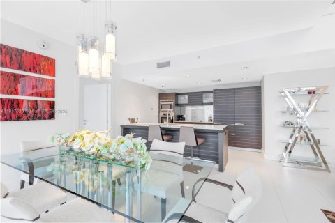 Condo in Miami, Florida, 2 bedrooms  № 1972295 - photo 10