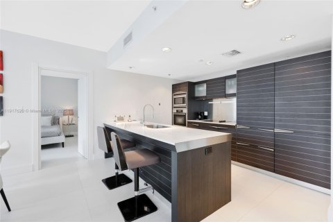 Condo in Miami, Florida, 2 bedrooms  № 1972295 - photo 5