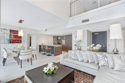 Condo in Miami, Florida, 2 bedrooms  № 1972295 - photo 13