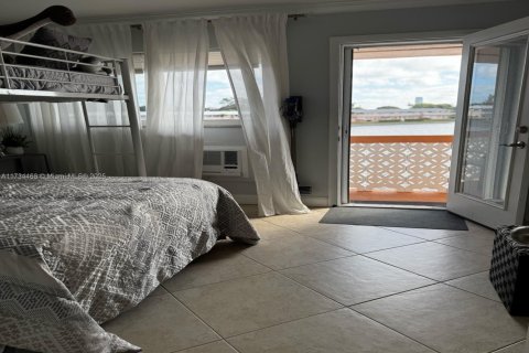 Купить кондоминиум в Халландейл-Бич, Флорида 1 спальня, 58.06м2, № 1939592 - фото 9
