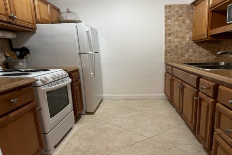 Купить кондоминиум в Халландейл-Бич, Флорида 1 спальня, 58.06м2, № 1939592 - фото 3