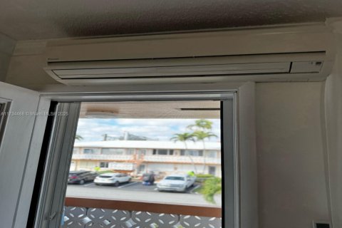 Купить кондоминиум в Халландейл-Бич, Флорида 1 спальня, 58.06м2, № 1939592 - фото 10
