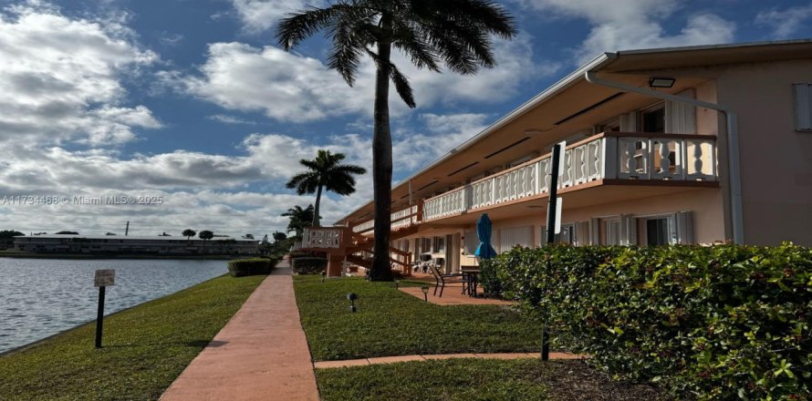 Кондоминиум с 1 спальней в Халландейл-Бич, Флорида № 1939592