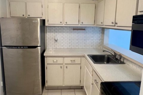 Condominio en alquiler en Miami Beach, Florida, 1 dormitorio, 60.85 m2 № 1967815 - foto 4