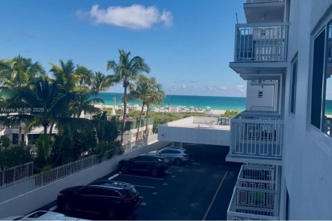 Condominio en alquiler en Miami Beach, Florida, 1 dormitorio, 60.85 m2 № 1967815 - foto 2