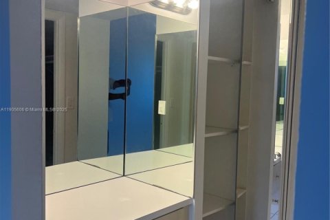 Condominio en alquiler en Miami Beach, Florida, 1 dormitorio, 60.85 m2 № 1967815 - foto 13