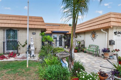 House in Sun City Center, Florida 3 bedrooms, 218.69 sq.m. № 2097019 - photo 7