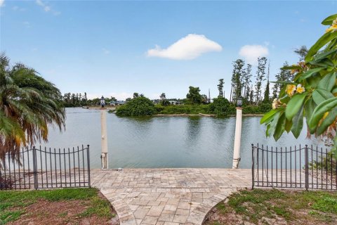House in Sun City Center, Florida 3 bedrooms, 218.69 sq.m. № 2097019