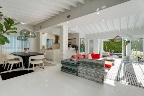 Casa en venta en North Bay Village, Florida, 4 dormitorios, 160.91 m2 № 2247845 - foto 6