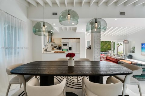 Casa en venta en North Bay Village, Florida, 4 dormitorios, 160.91 m2 № 2247845 - foto 12