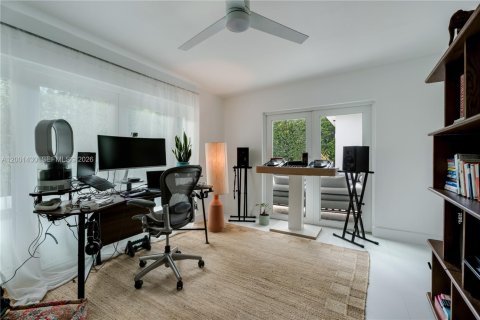 Casa en venta en North Bay Village, Florida, 4 dormitorios, 160.91 m2 № 2247845 - foto 29