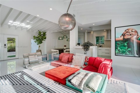 Casa en venta en North Bay Village, Florida, 4 dormitorios, 160.91 m2 № 2247845 - foto 8