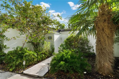Casa en venta en North Bay Village, Florida, 4 dormitorios, 160.91 m2 № 2247845 - foto 4