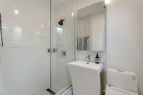 Casa en venta en North Bay Village, Florida, 4 dormitorios, 160.91 m2 № 2247845 - foto 25