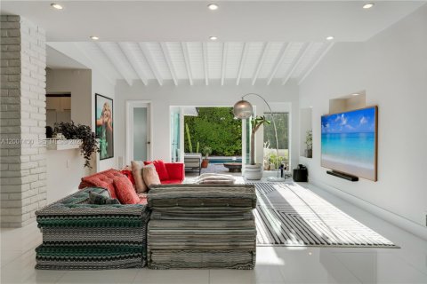 Casa en venta en North Bay Village, Florida, 4 dormitorios, 160.91 m2 № 2247845 - foto 7