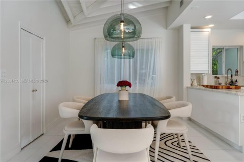 Casa en venta en North Bay Village, Florida, 4 dormitorios, 160.91 m2 № 2247845 - foto 10