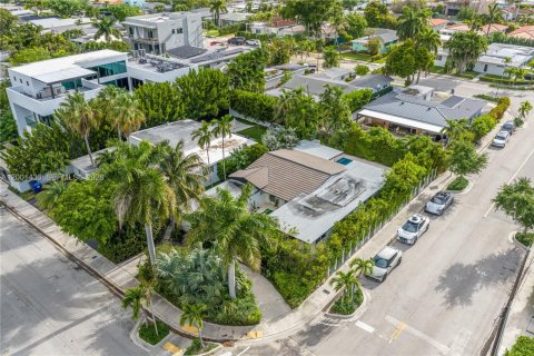 Casa en North Bay Village, Florida 4 dormitorios, 160.91 m2 № 2247845