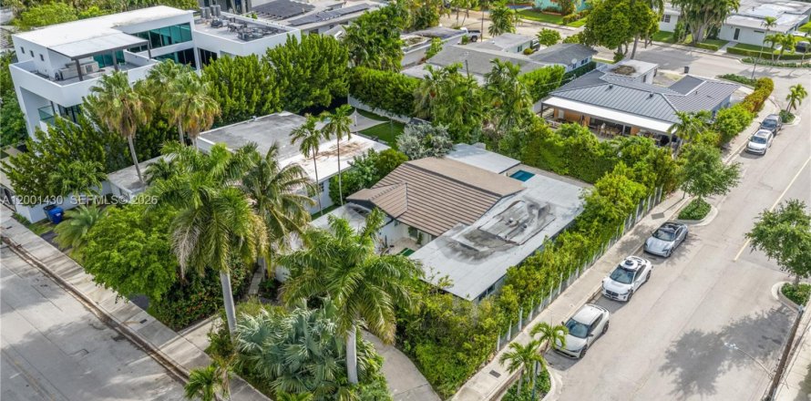 Casa en North Bay Village, Florida 4 dormitorios, 160.91 m2 № 2247845