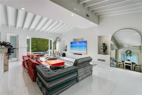 Casa en venta en North Bay Village, Florida, 4 dormitorios, 160.91 m2 № 2247845 - foto 13