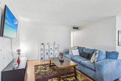 Condo in Temple Terrace, Florida, 2 bedrooms  № 1734772 - photo 7