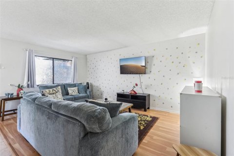Condo in Temple Terrace, Florida, 2 bedrooms  № 1734772 - photo 10