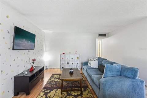 Condo in Temple Terrace, Florida, 2 bedrooms  № 1734772 - photo 8
