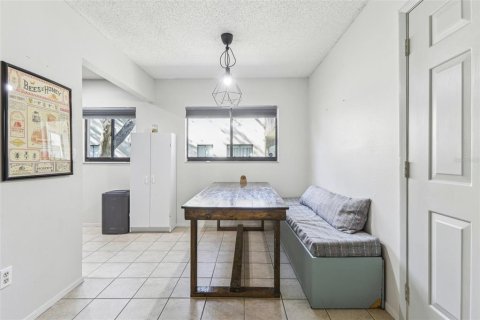Condo in Temple Terrace, Florida, 2 bedrooms  № 1734772 - photo 11