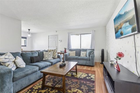 Condo in Temple Terrace, Florida, 2 bedrooms  № 1734772 - photo 9