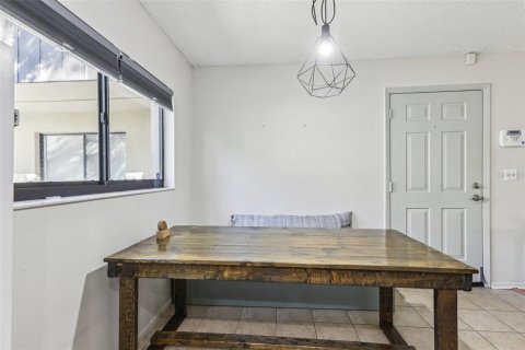 Condo in Temple Terrace, Florida, 2 bedrooms  № 1734772 - photo 12