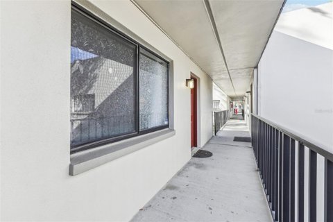 Condo in Temple Terrace, Florida, 2 bedrooms  № 1734772 - photo 4