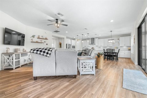 Casa en venta en Land O' Lakes, Florida, 5 dormitorios, 329.34 m2 № 1838556 - foto 21