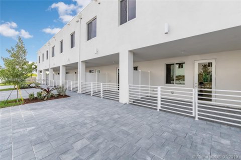Copropriété à vendre à Doral, Floride: 3 chambres, 122.82 m2 № 1872491 - photo 8