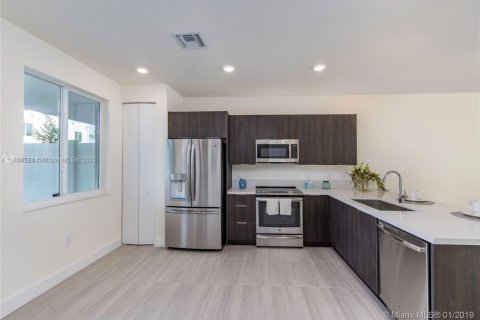 Copropriété à vendre à Doral, Floride: 3 chambres, 122.82 m2 № 1872491 - photo 4